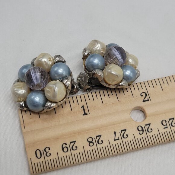 Vtg Blue Glass Bead Cluster Clip-On Earrings Faux Pearls Silver Tone - Picture 3 of 13